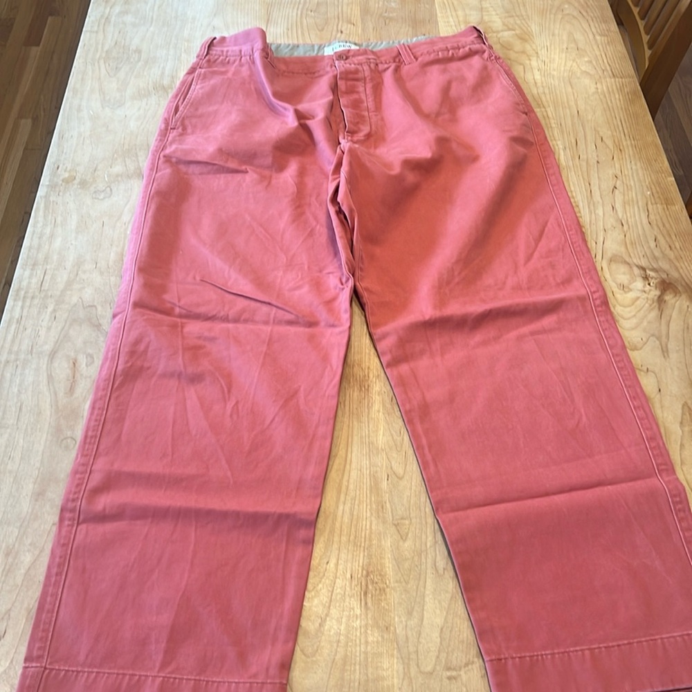Men’s classic J.Crew Chinos . Nantucket Red. 38x32